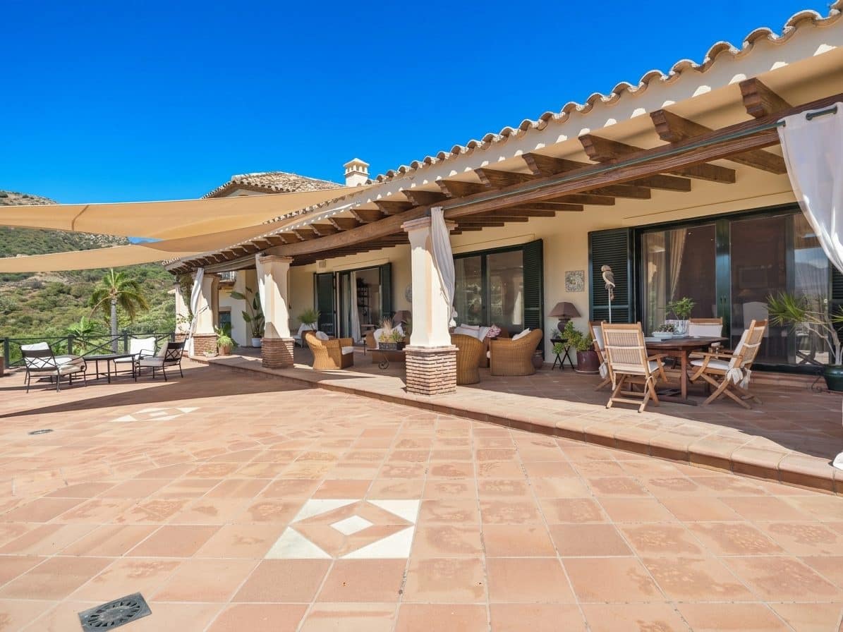 4 sovrum Villa till salu i Benahavis med pool garage - 3 250 000 € (Ref: 10046454)
