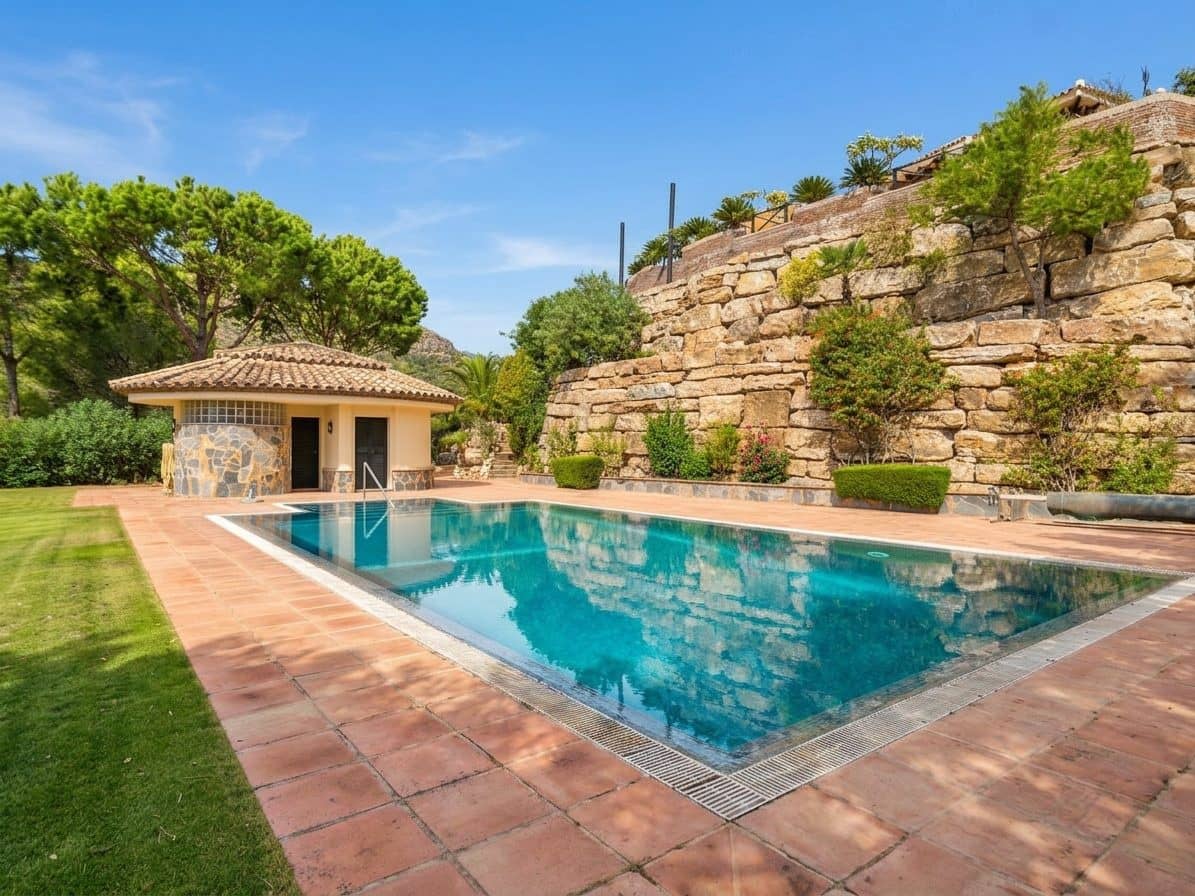 4 sovrum Villa till salu i Benahavis med pool garage - 3 250 000 € (Ref: 10046454)