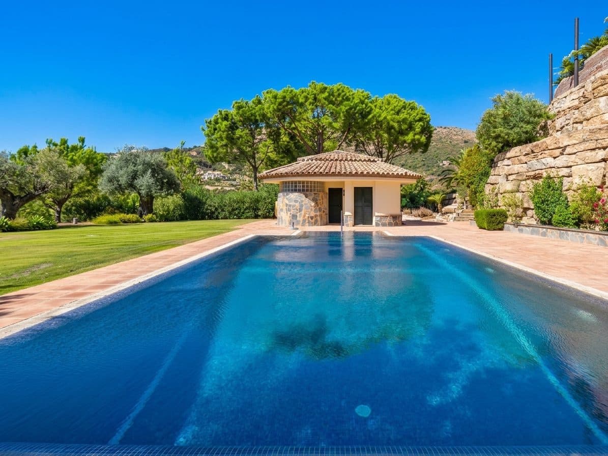 4 sovrum Villa till salu i Benahavis med pool garage - 3 250 000 € (Ref: 10046454)
