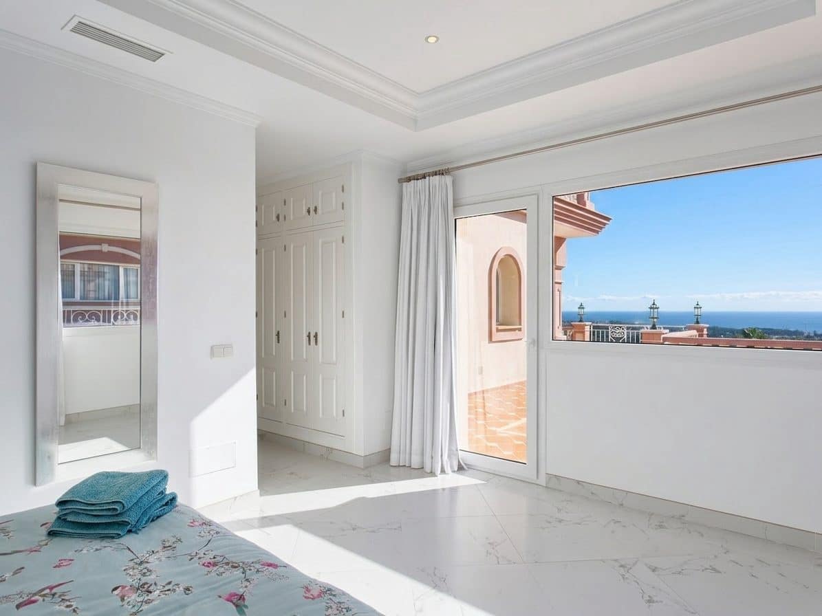 8 quarto Moradia para venda em Benahavis com piscina - 3 995 000 € (Ref: 10046455)