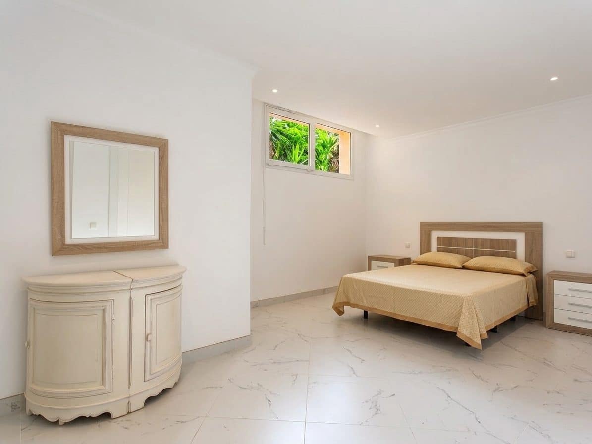 8 quarto Moradia para venda em Benahavis com piscina - 3 995 000 € (Ref: 10046455)