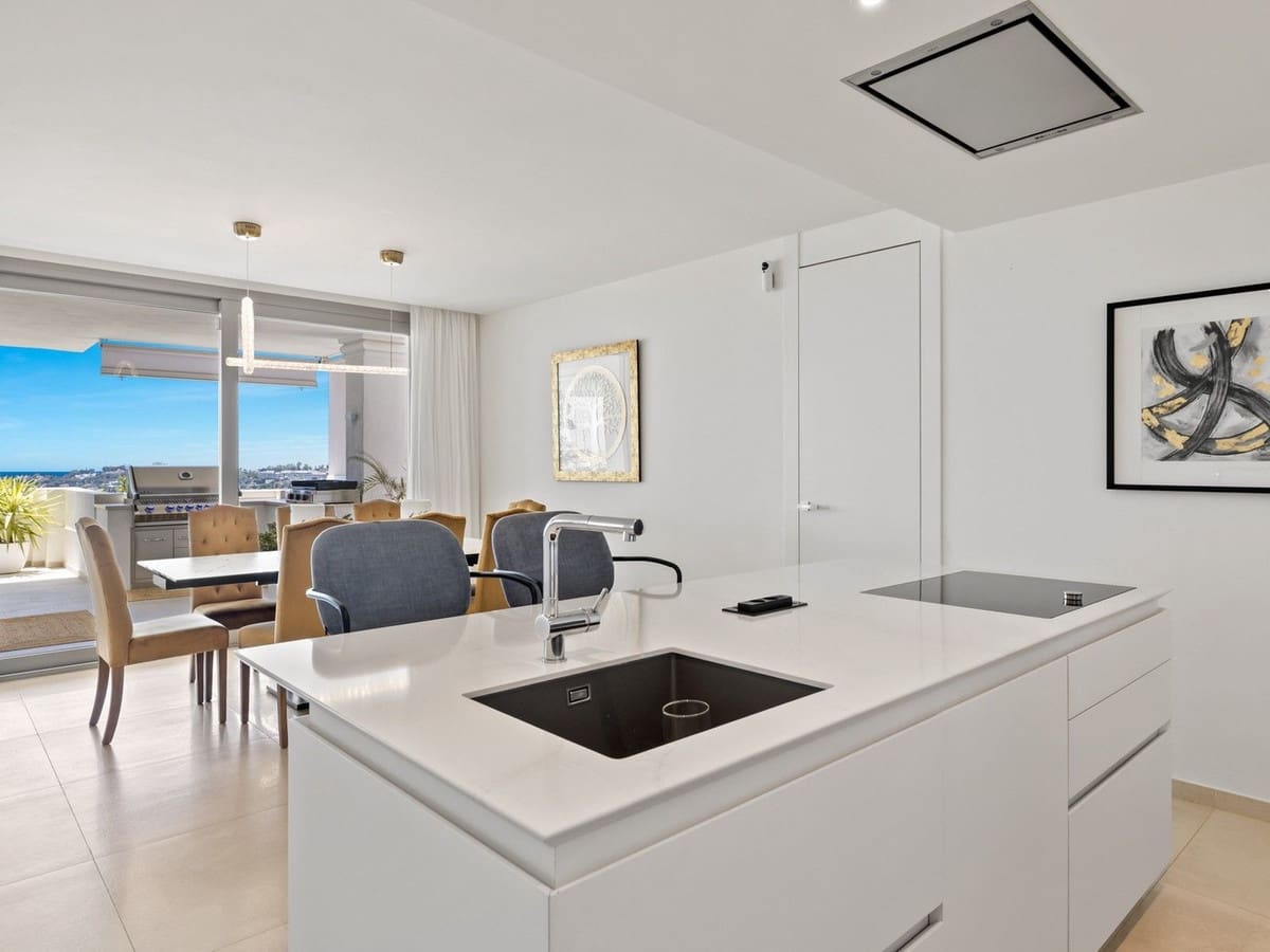 7 slaapkamer Appartement te koop in Nueva Andalucia met zwembad garage - € 3.700.000 (Ref: 10046459)
