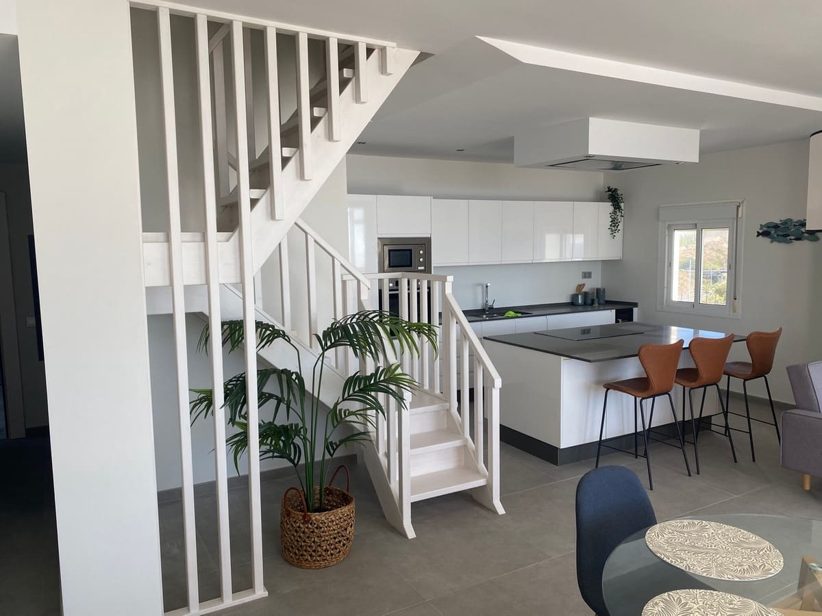 3 sovrum Lägenhet till salu i Estepona med pool garage - 749 000 € (Ref: 10046460)