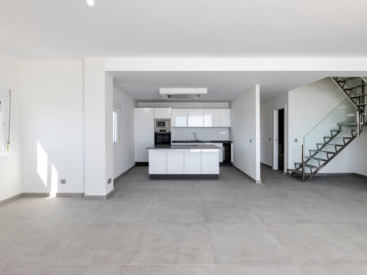 3 soverom Leilighet til salgs i Estepona med svømmebasseng garasje - € 719 000 (Ref: 10046461)