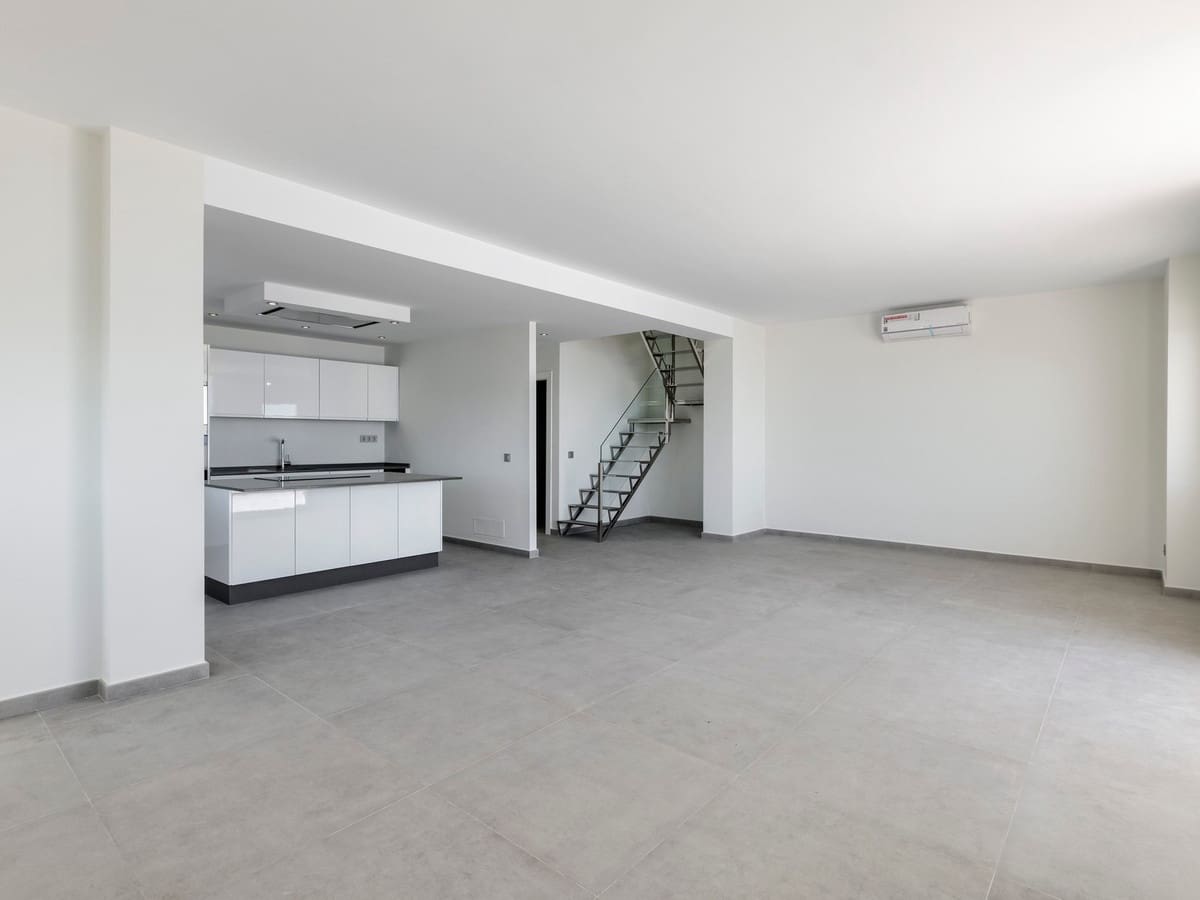 3 soverom Leilighet til salgs i Estepona med svømmebasseng garasje - € 719 000 (Ref: 10046461)