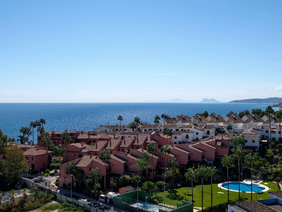 3 soverom Leilighet til salgs i Estepona med svømmebasseng garasje - € 719 000 (Ref: 10046461)