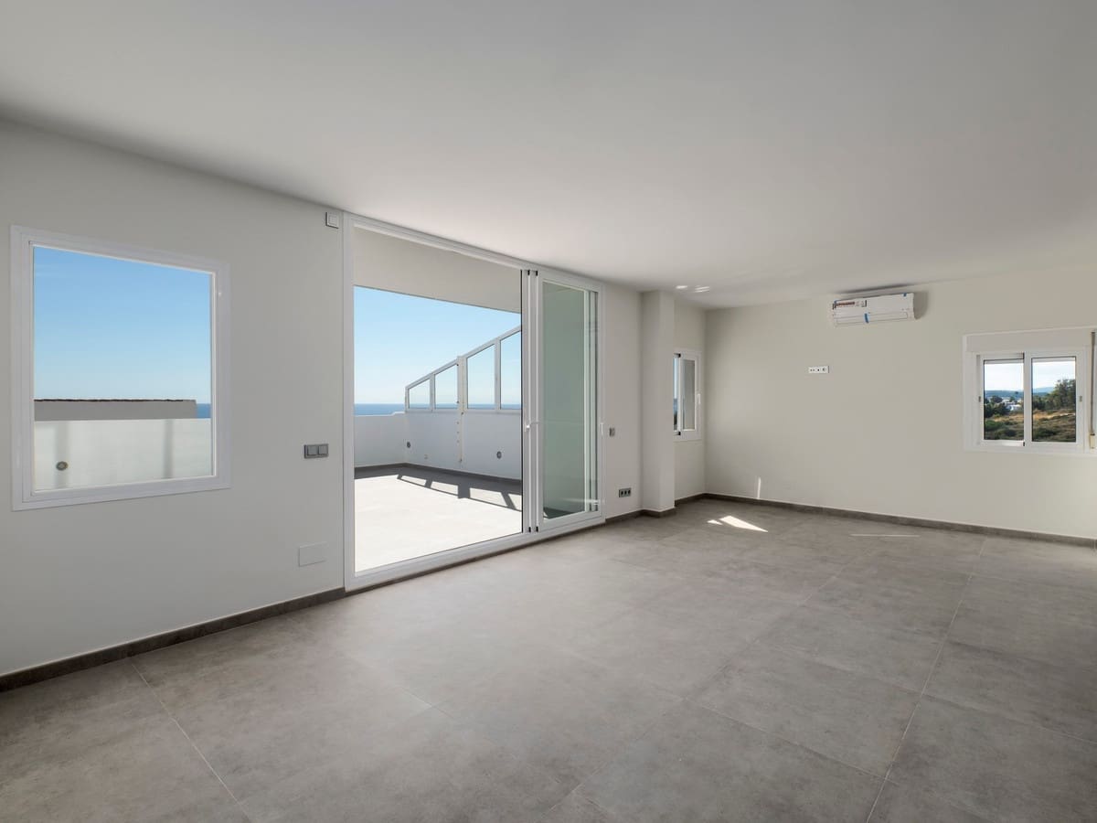3 soverom Leilighet til salgs i Estepona med svømmebasseng garasje - € 719 000 (Ref: 10046461)