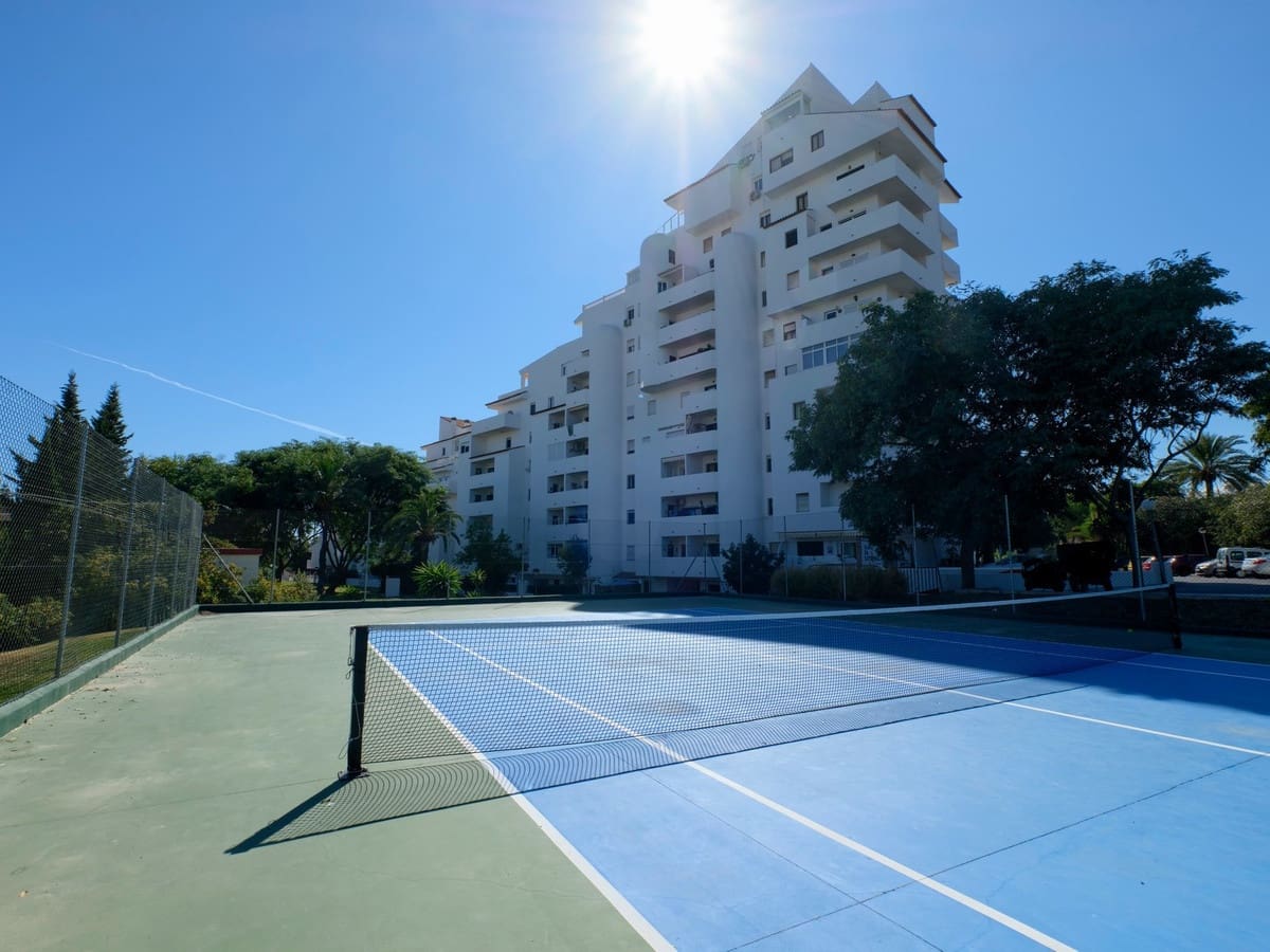3 soverom Leilighet til salgs i Estepona med svømmebasseng garasje - € 719 000 (Ref: 10046461)