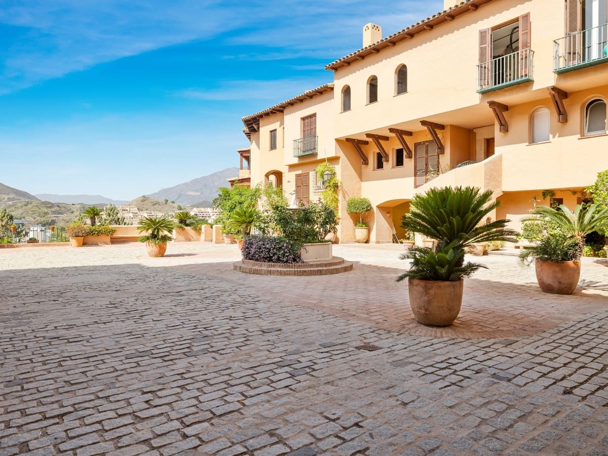 3 chambre Appartement à vendre à Nueva Andalucia avec piscine garage - 2 295 000 € (Ref: 10046462)