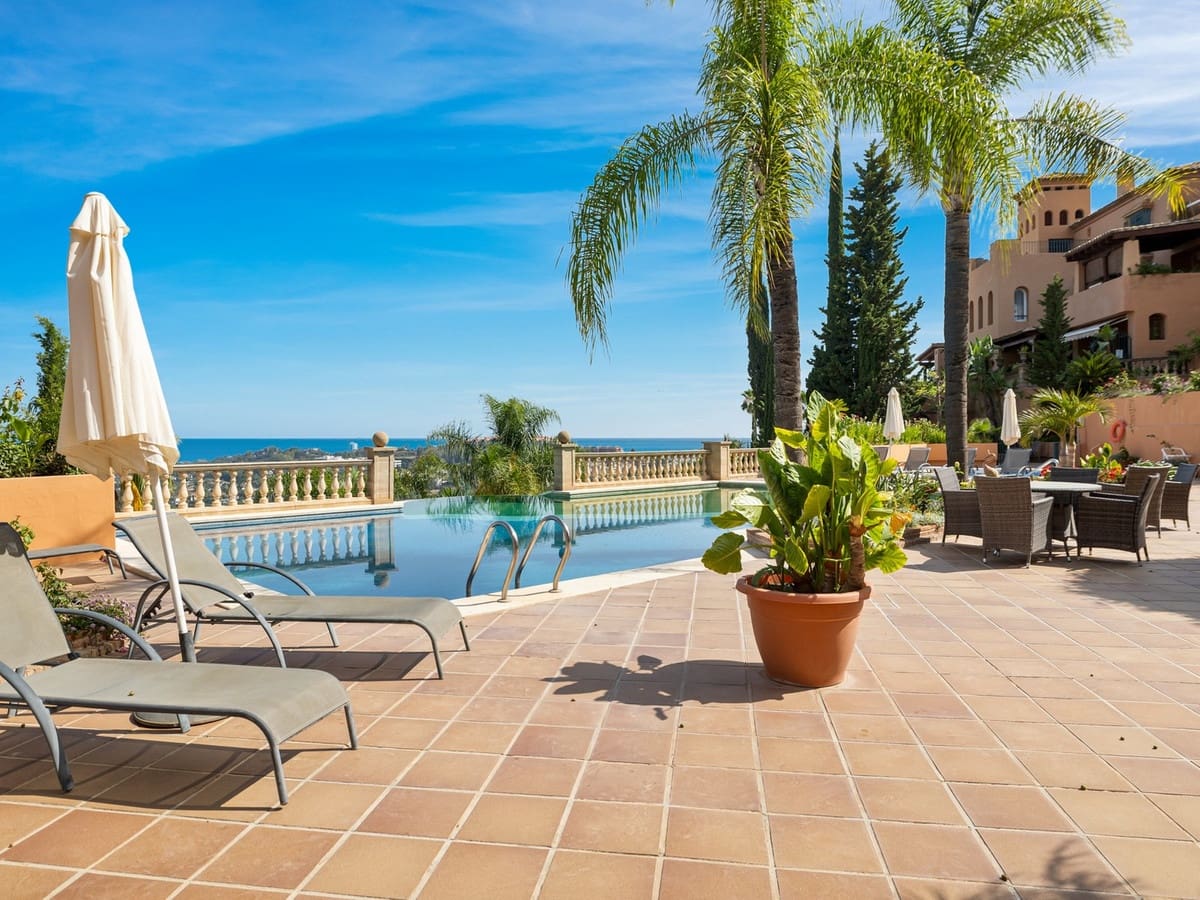 3 chambre Appartement à vendre à Nueva Andalucia avec piscine garage - 2 295 000 € (Ref: 10046462)