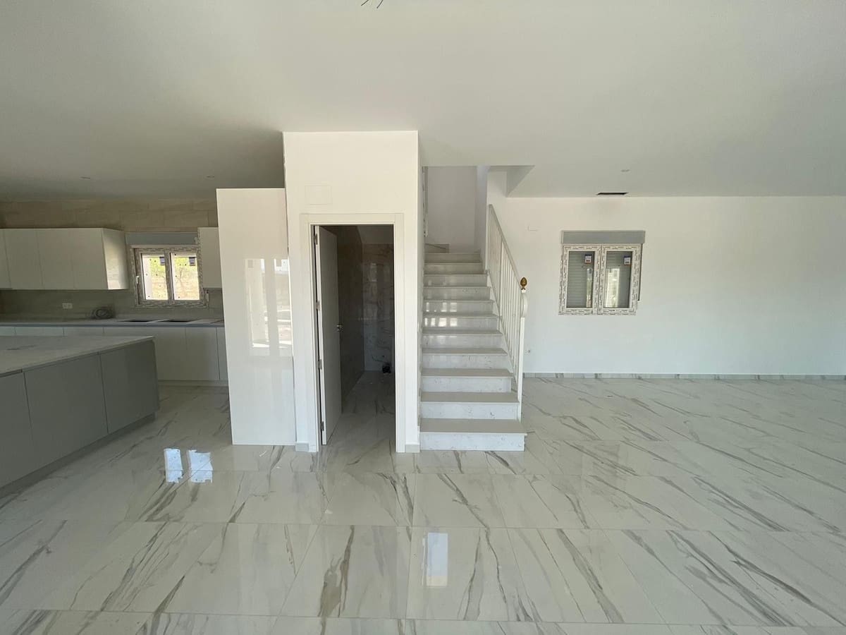 Chalet de 6 habitaciones en Alicante / Alacant ciudad en venta con piscina garaje - 545.000 € (Ref: 10046476)
