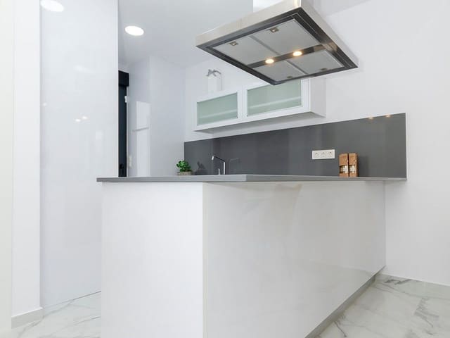 3 sovrum Villa till salu i Las Piscinas Naturales, Torrevieja med pool garage - 385 000 € (Ref: 10046477)