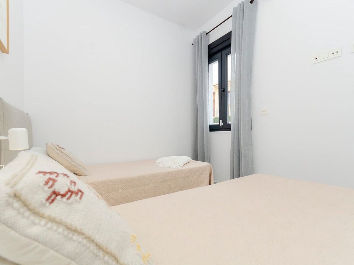 3 slaapkamer Villa te koop in Torrevieja met zwembad - € 385.000 (Ref: 10046477)