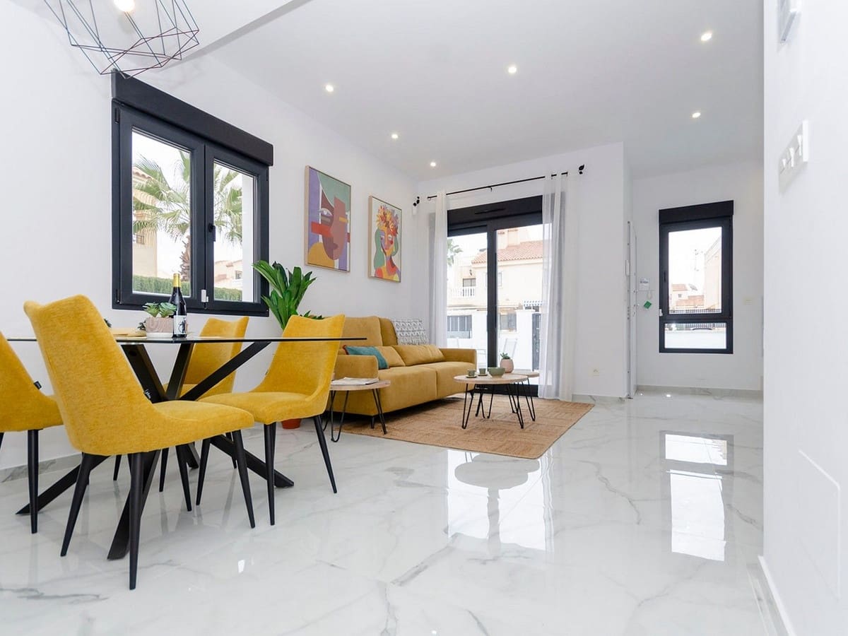 3 slaapkamer Villa te koop in Torrevieja met zwembad - € 385.000 (Ref: 10046477)