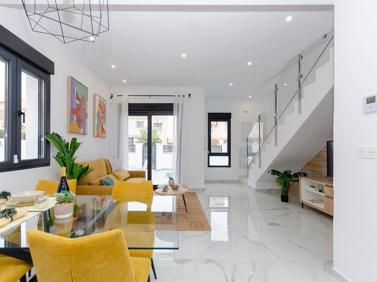 3 slaapkamer Villa te koop in Torrevieja met zwembad - € 385.000 (Ref: 10046477)