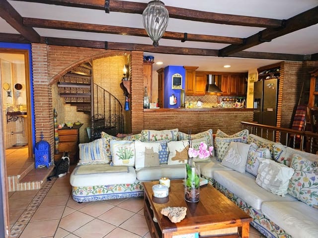 2 slaapkamer Appartement te koop in Centro, Estepona met zwembad - € 482.000 (Ref: 10046481)