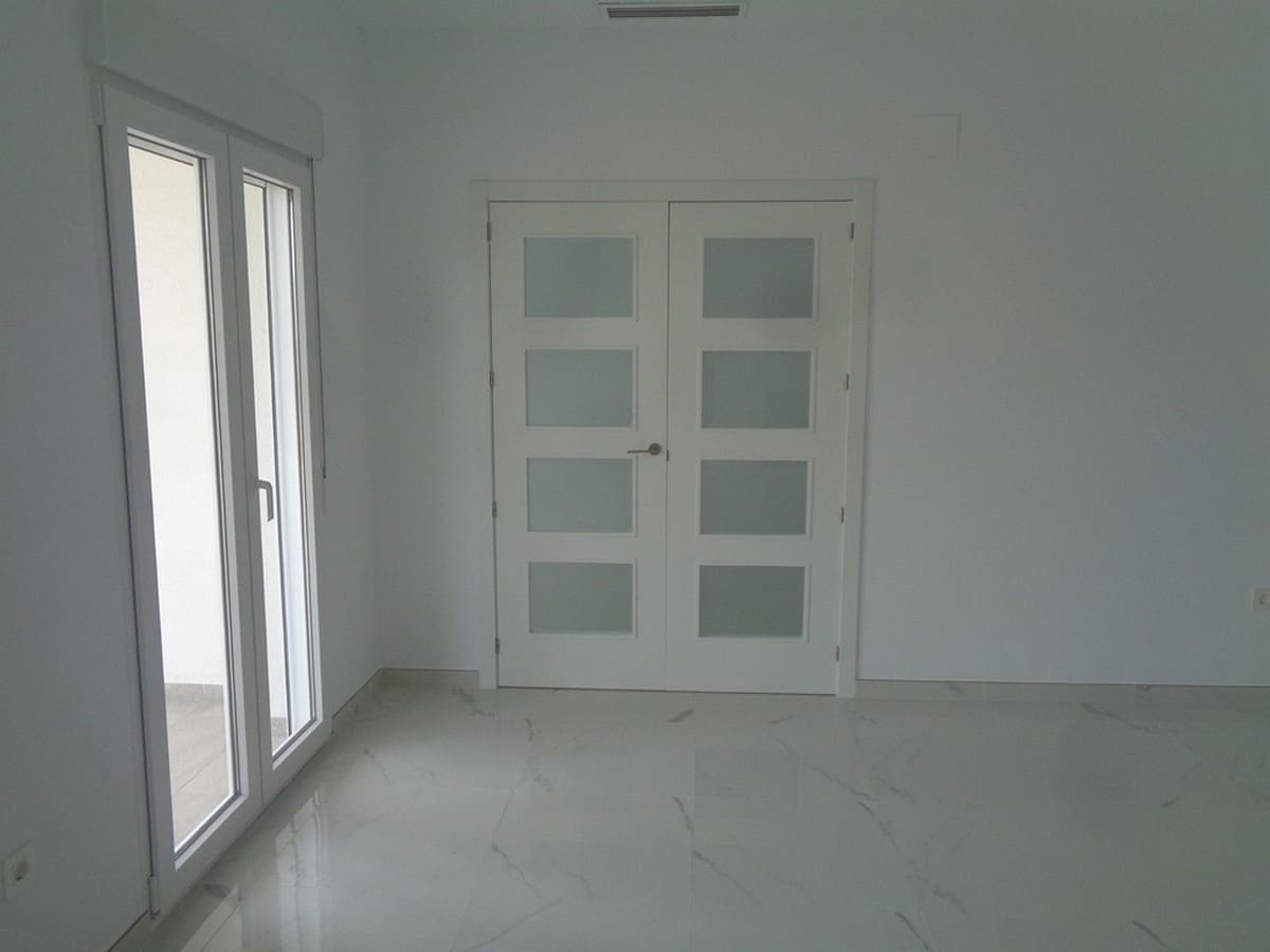 4 chambre Villa/Maison à vendre à Alicante ville avec piscine garage - 381 000 € (Ref: 10046484)