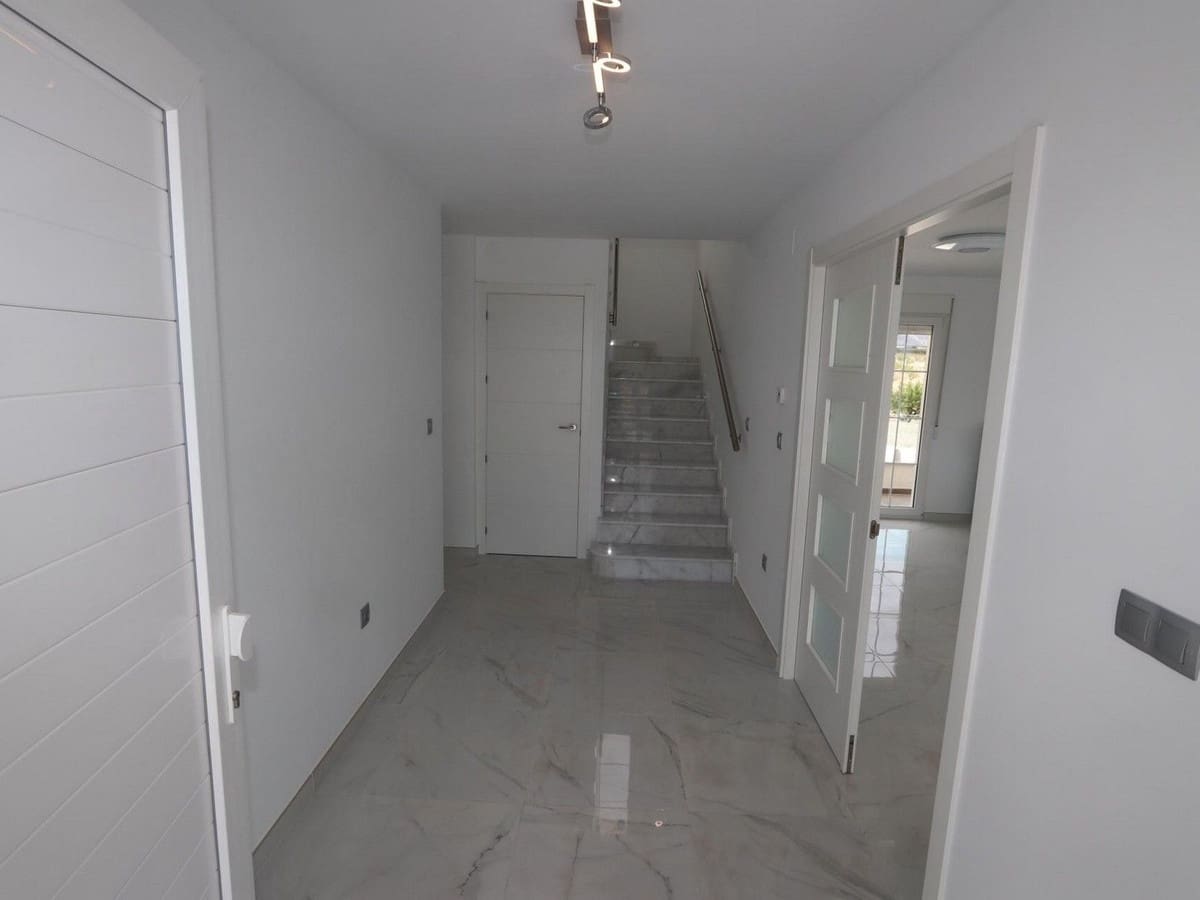 4 chambre Villa/Maison à vendre à Alicante ville avec piscine garage - 381 000 € (Ref: 10046484)
