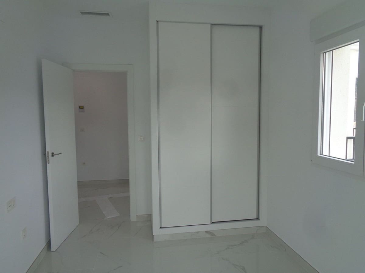 4 chambre Villa/Maison à vendre à Alicante ville avec piscine garage - 381 000 € (Ref: 10046484)