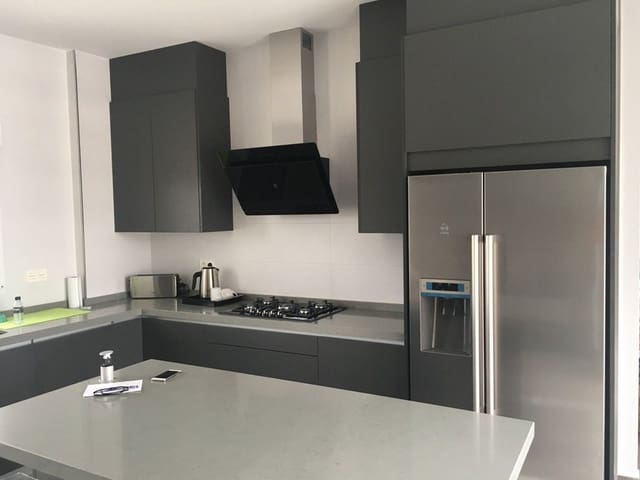 Chalet de 3 habitaciones en Alicante / Alacant ciudad en venta con piscina garaje - 359.000 € (Ref: 10046490)