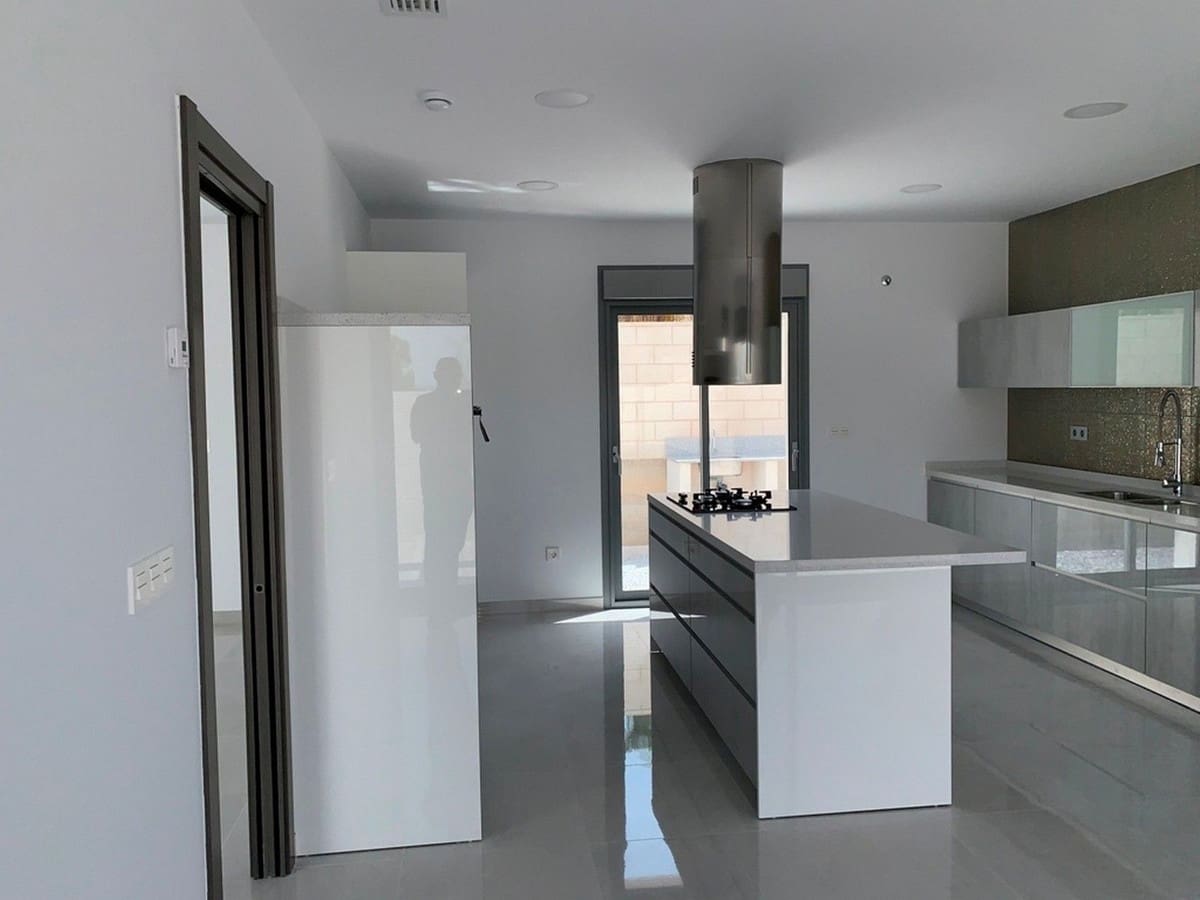 Chalet de 4 habitaciones en Alicante / Alacant ciudad en venta con piscina garaje - 389.000 € (Ref: 10046491)