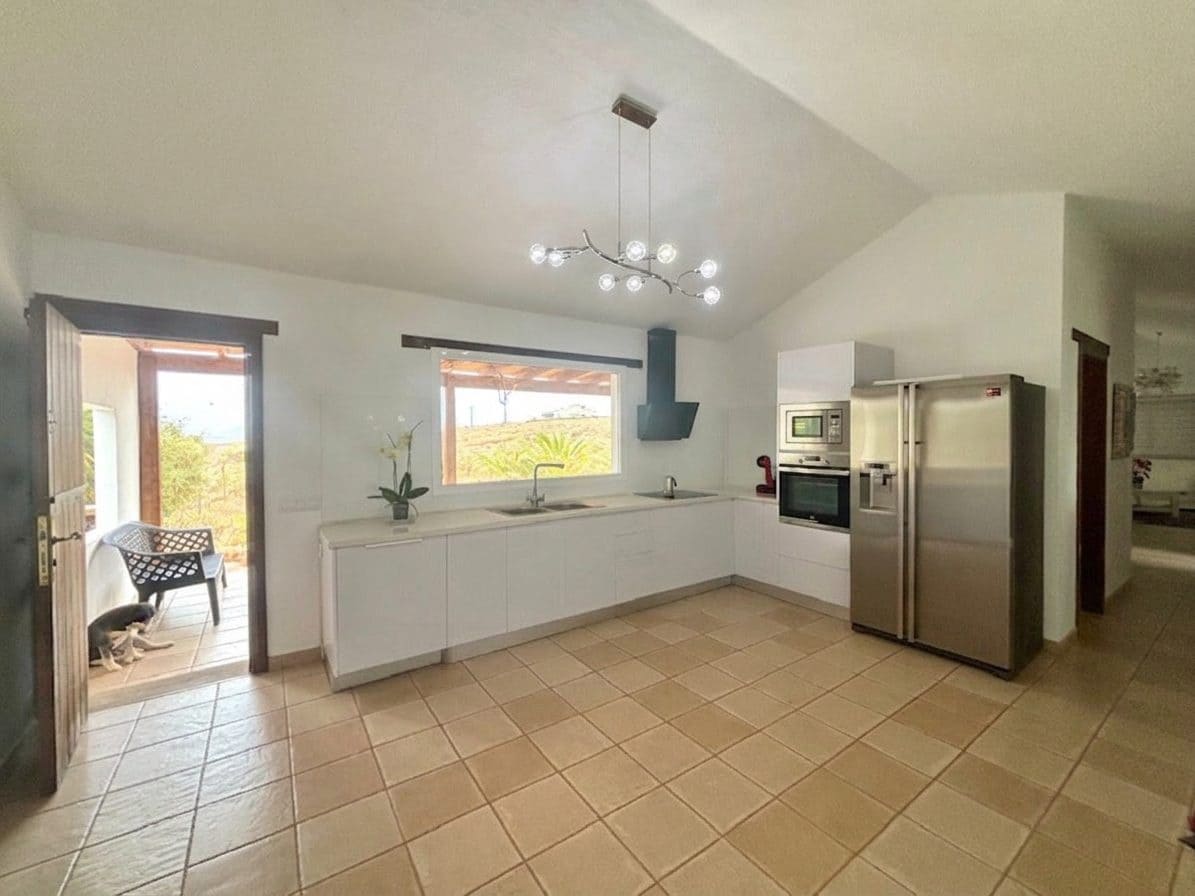 3 sovrum Villa till salu i Tuineje med pool - 450 000 € (Ref: 10046494)