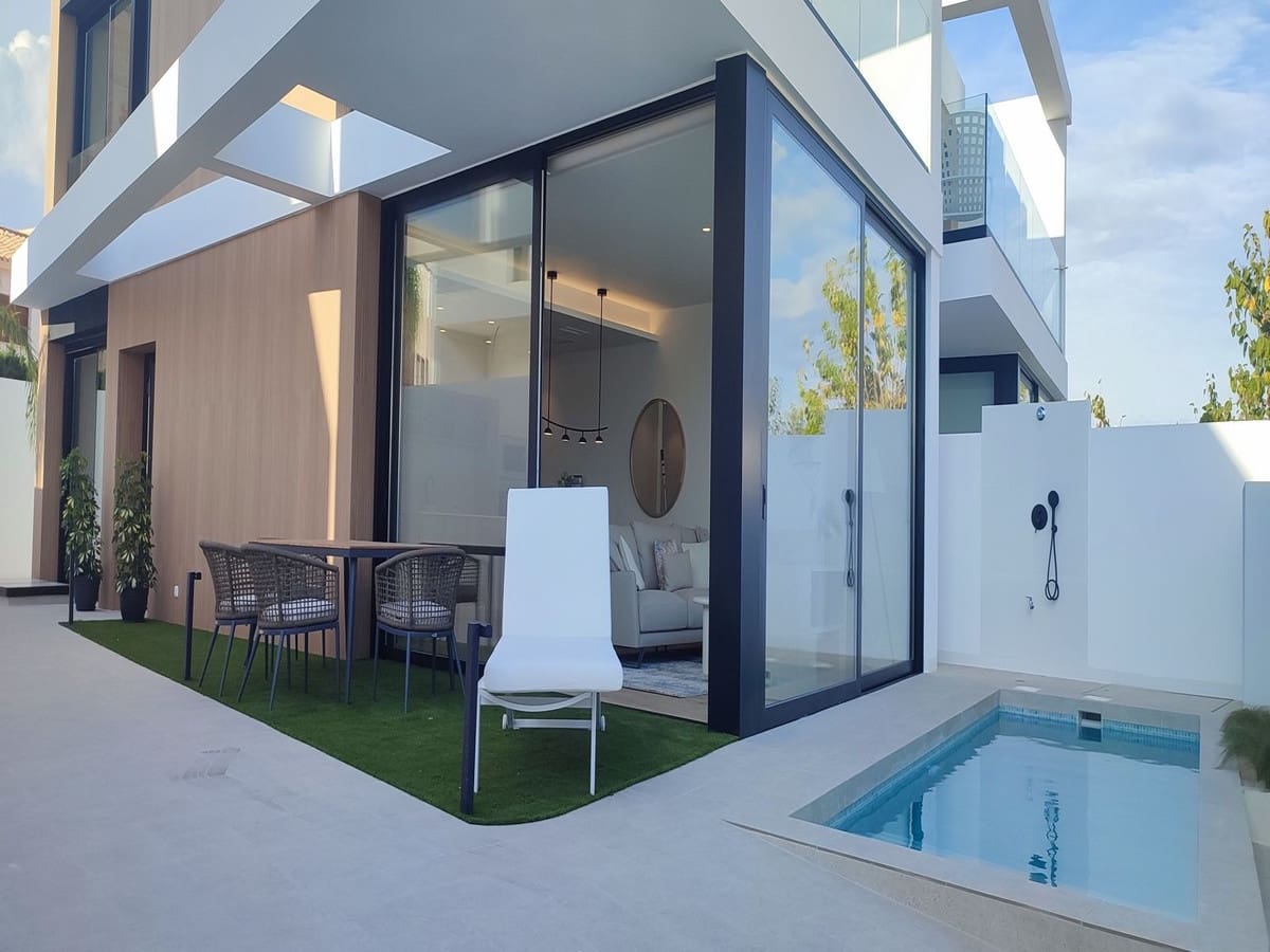 3 bedroom Villa for sale in Pilar de la Horadada with pool garage - € 628,000 (Ref: 10046506)