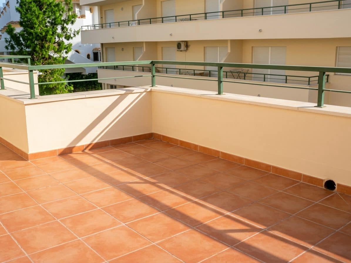 1 slaapkamer Appartement te koop in Calahonda met zwembad garage - € 280.000 (Ref: 10046510)