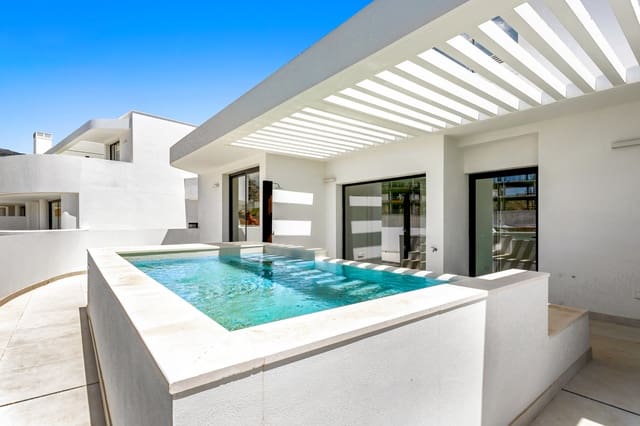 Apartamento de 2 habitaciones en Zona Puerto Deportivo, Fuengirola en venta con piscina garaje - 839.000 € (Ref: 10046521)