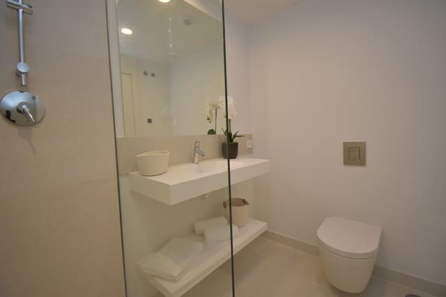 Apartamento de 2 habitaciones en Zona Puerto Deportivo, Fuengirola en venta con piscina garaje - 839.000 € (Ref: 10046521)