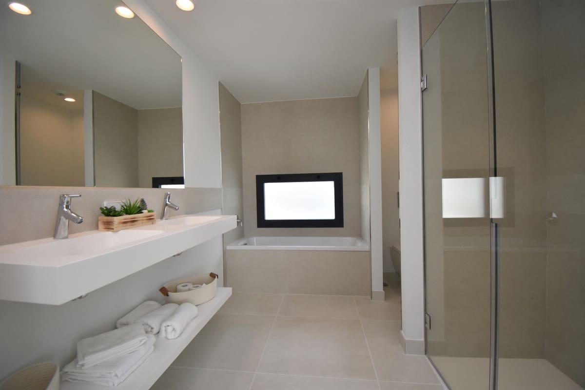 Apartamento de 2 habitaciones en Fuengirola en venta con piscina garaje - 839.000 € (Ref: 10046521)