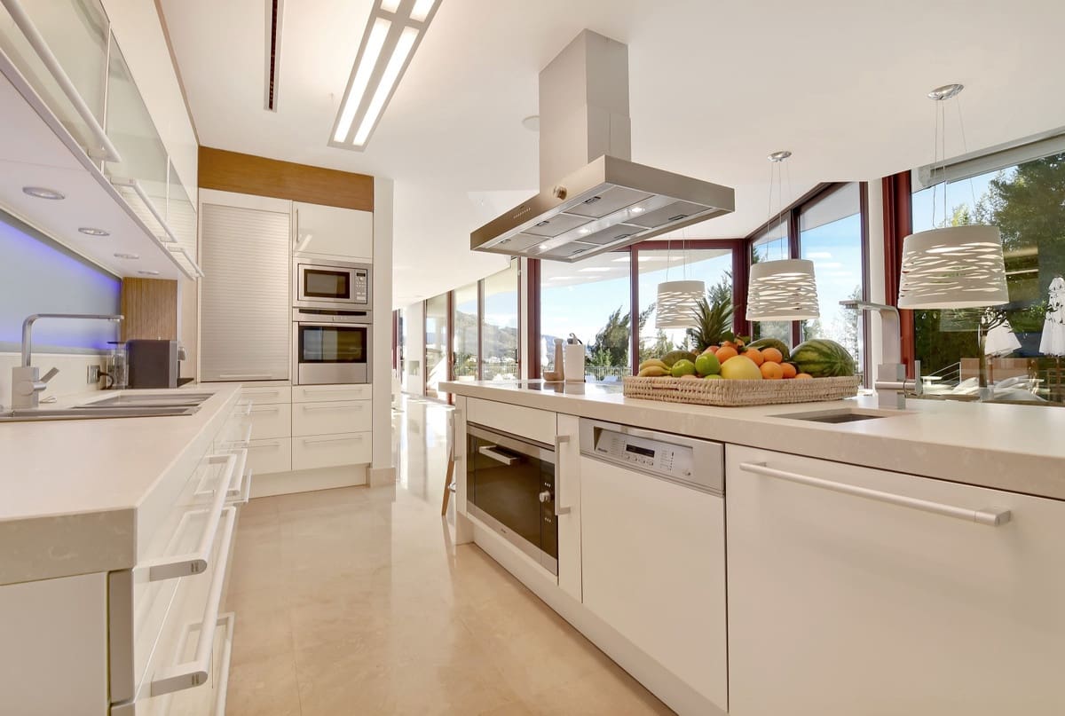 7 chambre Villa/Maison à vendre à Nueva Andalucia avec piscine - 4 400 000 € (Ref: 10046526)