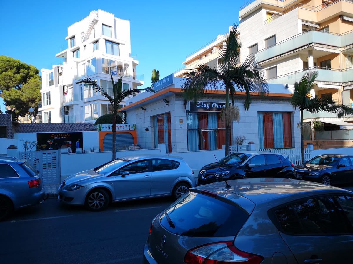 Kaupallinen myytävänä paikassa Benalmadena Costa - 450 000 € (Ref: 10046532)