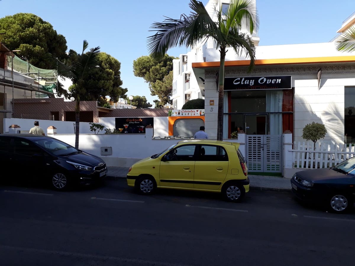 Kaupallinen myytävänä paikassa Benalmadena Costa - 450 000 € (Ref: 10046532)