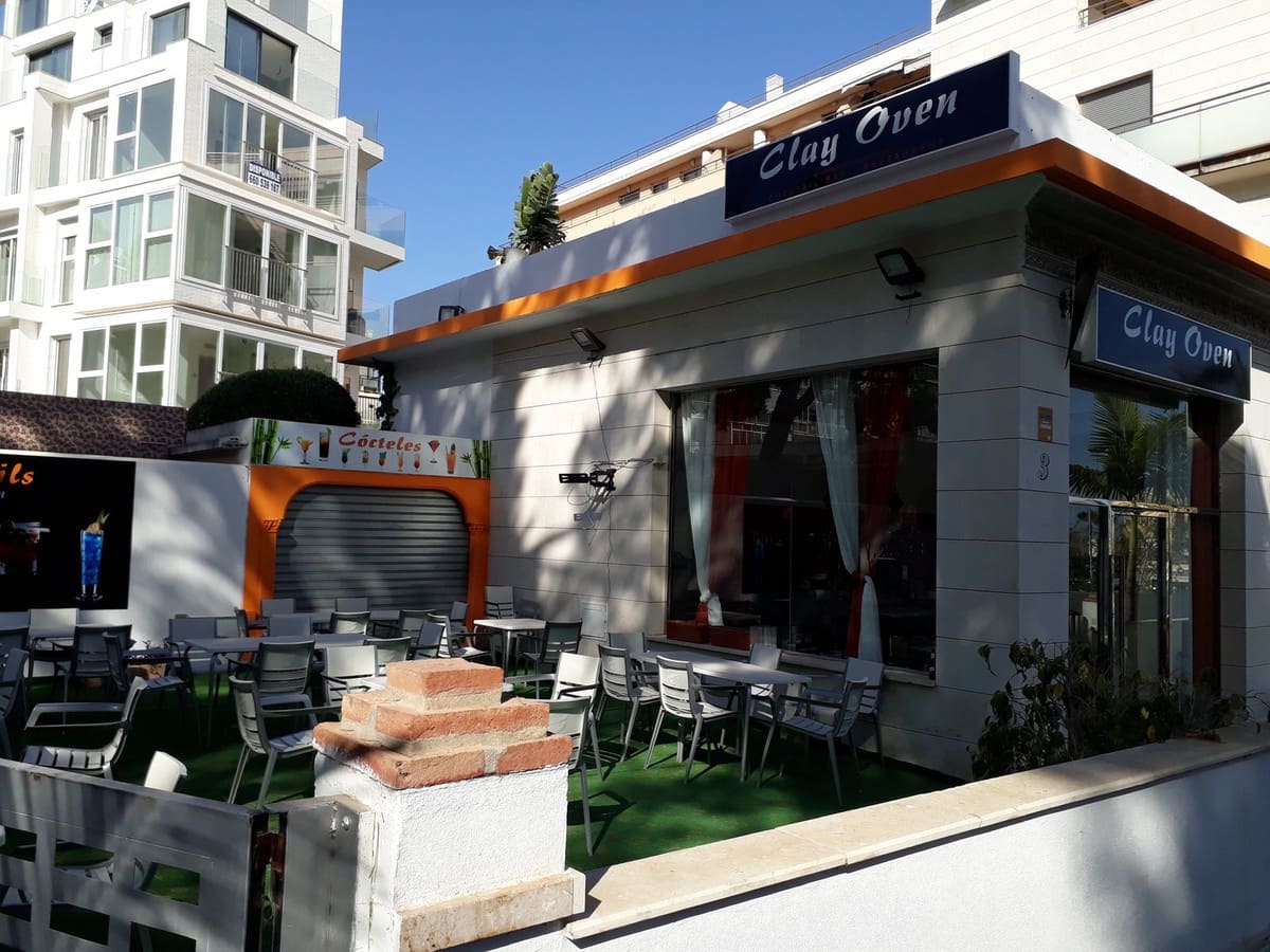 Kaupallinen myytävänä paikassa Benalmadena Costa - 450 000 € (Ref: 10046532)