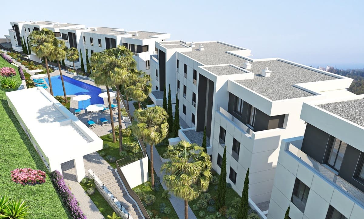 2 slaapkamer Appartement te koop in Nueva Andalucia met zwembad garage - € 560.000 (Ref: 10046542)