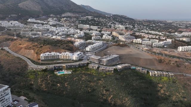 3 slaapkamer Villa te koop in Zona Puerto Deportivo, Fuengirola met zwembad - € 977.000 (Ref: 10046558)
