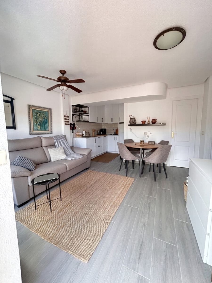 2 bedroom Bungalow for sale in Torrevieja - € 205,000 (Ref: 10047663)