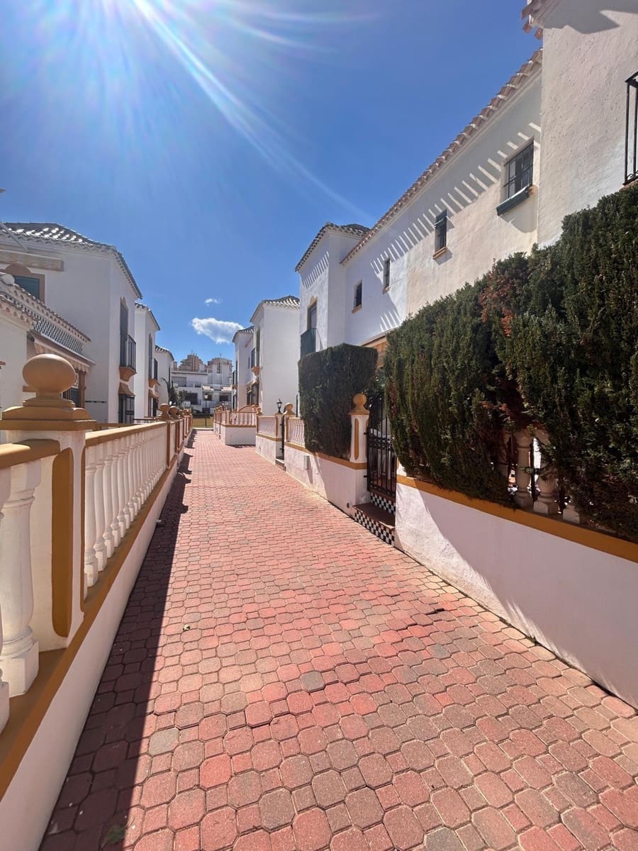 2 bedroom Bungalow for sale in Torrevieja - € 205,000 (Ref: 10047663)