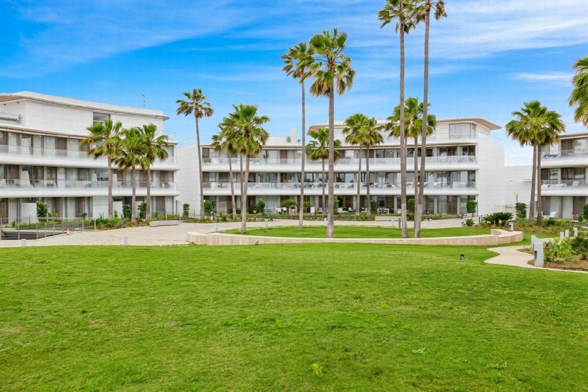 2 bedroom Apartment for sale in Estepona with pool - € 898,000 (Ref: 10047673)
