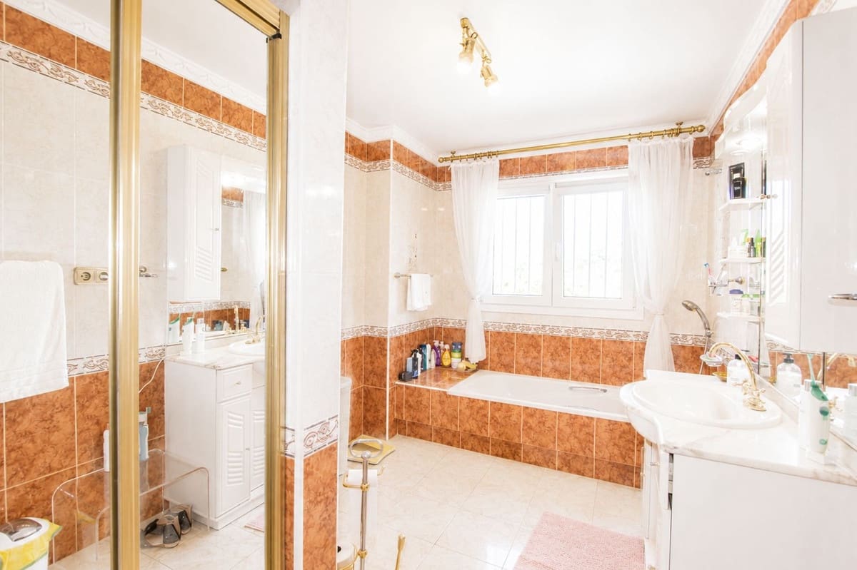 4 quarto Moradia para venda em Elviria com piscina - 1 500 000 € (Ref: 10047675)