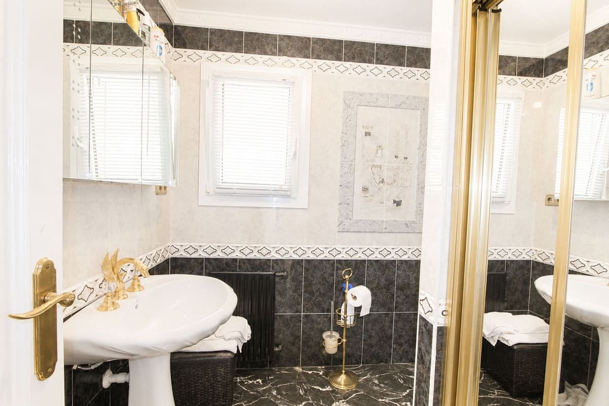 4 quarto Moradia para venda em Elviria com piscina - 1 500 000 € (Ref: 10047675)