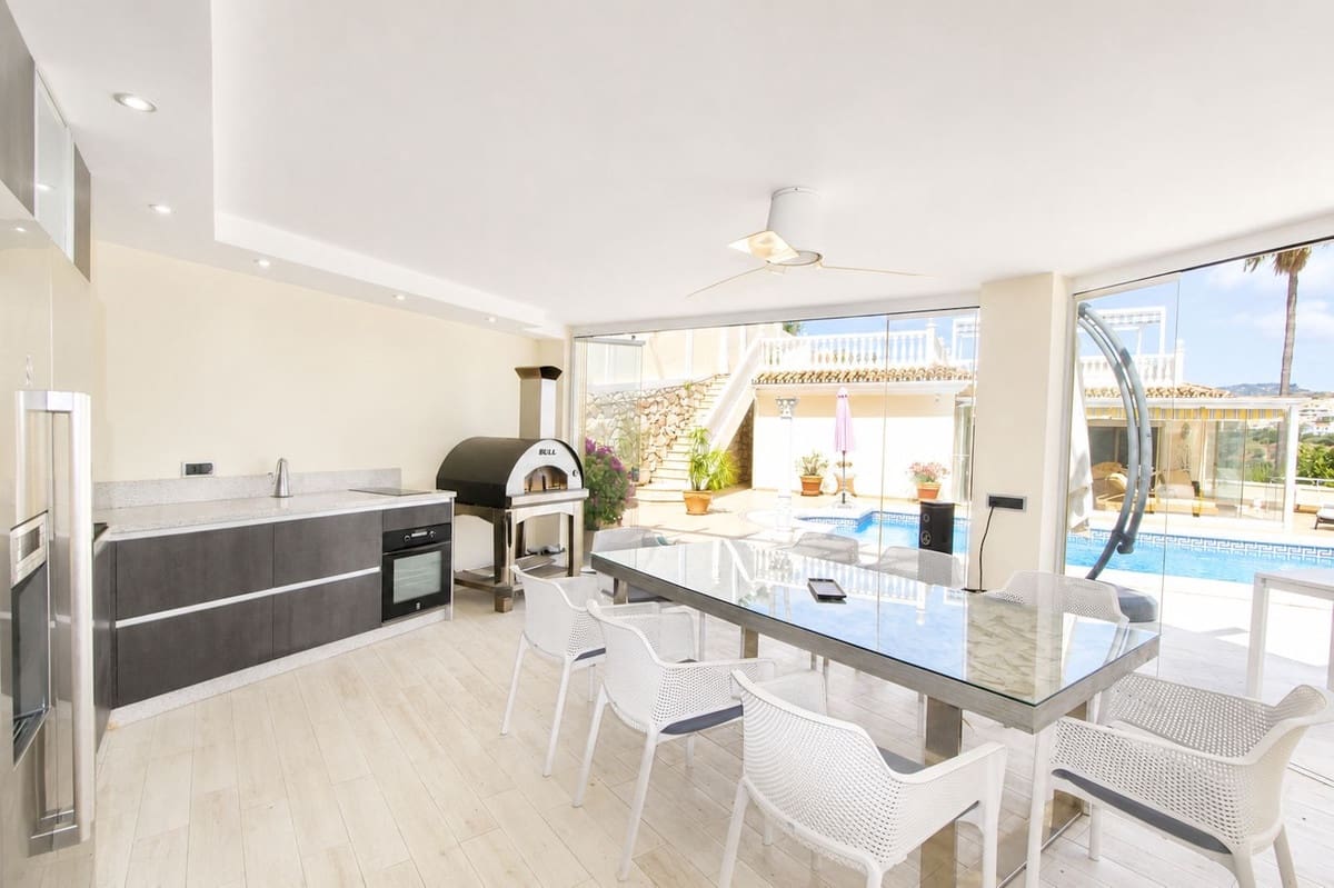 4 quarto Moradia para venda em Elviria com piscina - 1 500 000 € (Ref: 10047675)