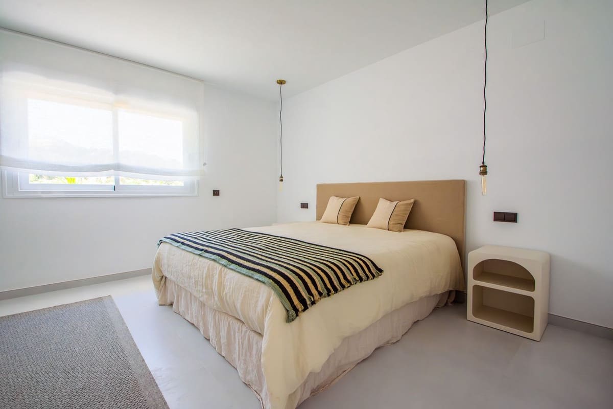 4 soveværelse Villa til salg i La Mairena med garage - € 1.980.000 (Ref: 10047676)