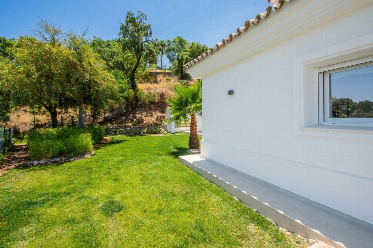 4 soveværelse Villa til salg i La Mairena med garage - € 1.980.000 (Ref: 10047676)