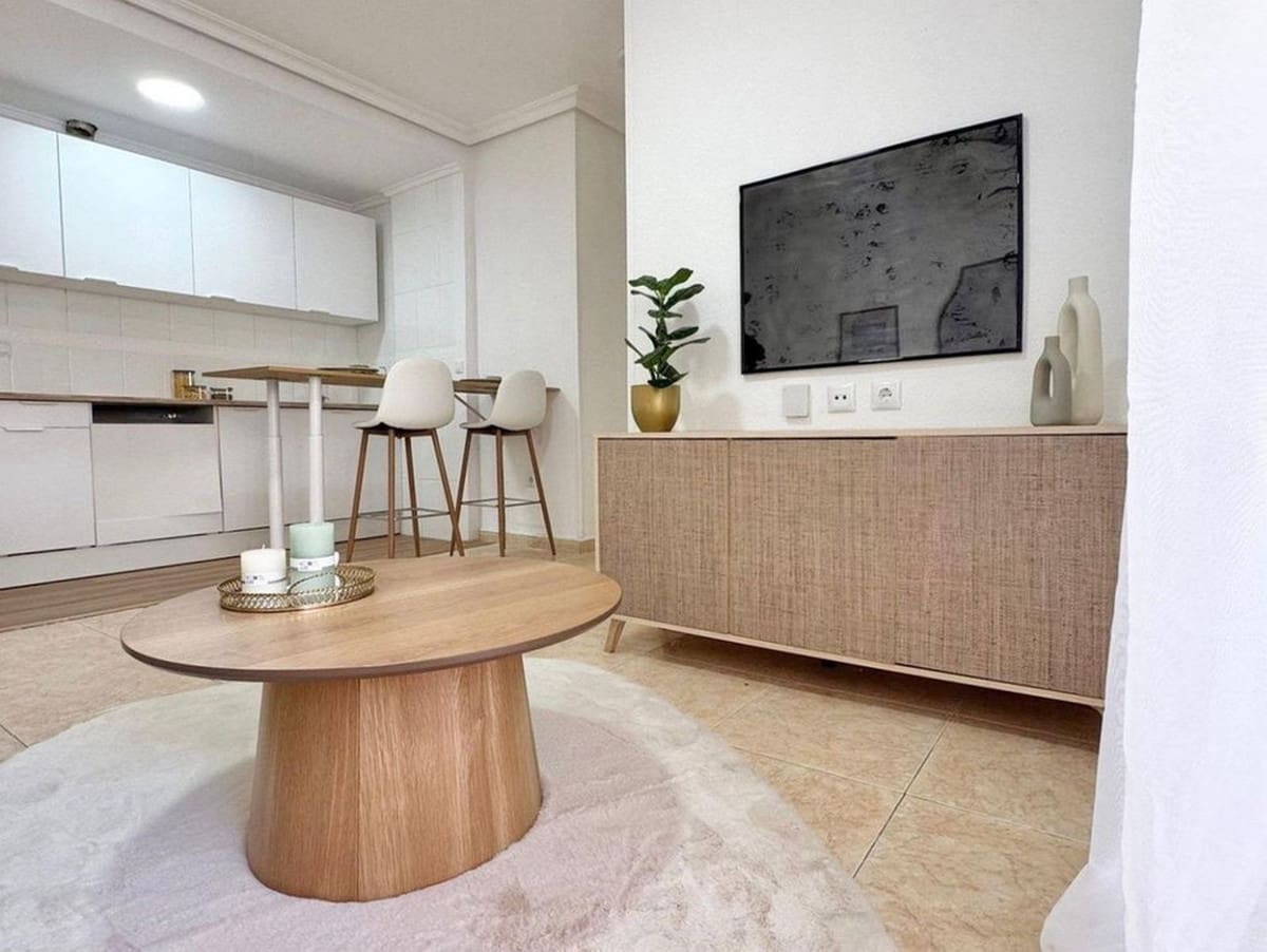 2 Zimmer Apartment zu verkaufen in Alicante / Alacant Stadt - 144.000 € (Ref: 10047677)