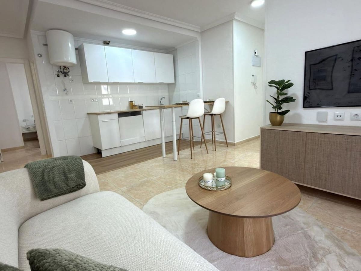 2 Zimmer Apartment zu verkaufen in Alicante / Alacant Stadt - 144.000 € (Ref: 10047677)