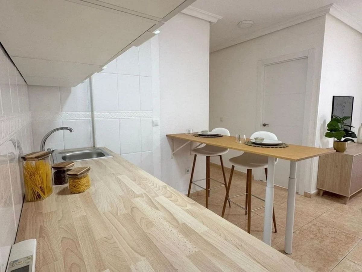2 Zimmer Apartment zu verkaufen in Alicante / Alacant Stadt - 144.000 € (Ref: 10047677)