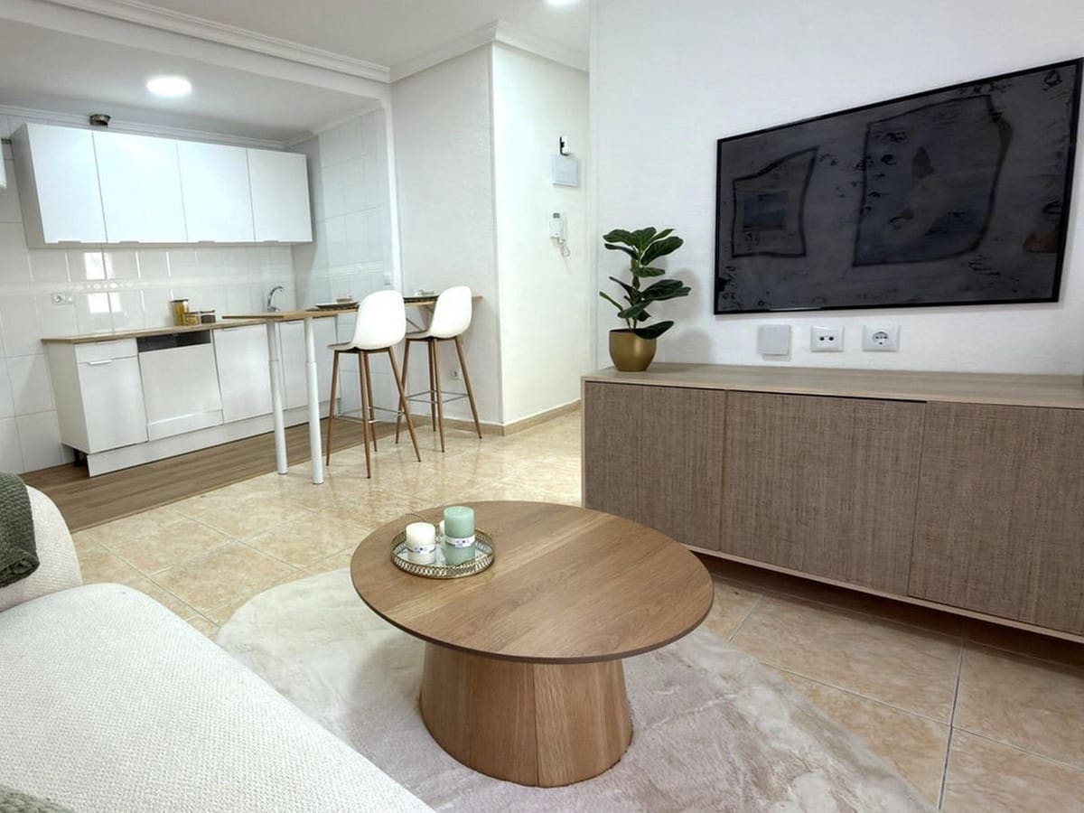 2 Zimmer Apartment zu verkaufen in Alicante / Alacant Stadt - 144.000 € (Ref: 10047677)
