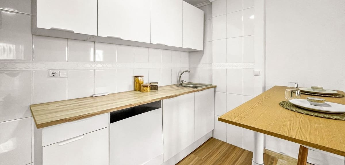 2 Zimmer Apartment zu verkaufen in Alicante / Alacant Stadt - 144.000 € (Ref: 10047677)
